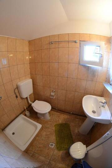 Фото номера Стандартный трехместный номер Гостевой дом Casa Albă г. Baia de Aramă 3
