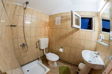 Фото номера Стандартный трехместный номер Гостевой дом Casa Albă г. Baia de Aramă 5